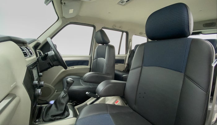 2017 Mahindra Scorpio S11, Diesel, Manual, 36,918 km, Right Side Front Door Cabin