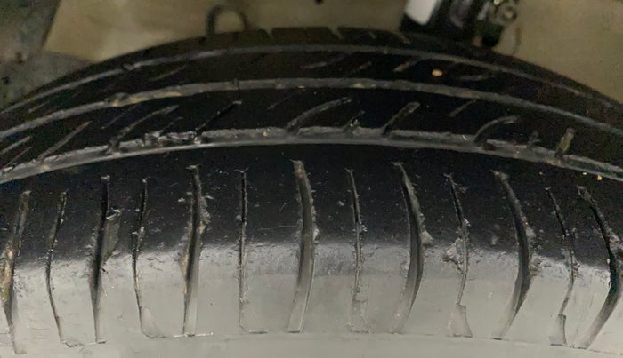 2013 Maruti Swift VXI, Petrol, Manual, 46,822 km, Left Front Tyre Tread