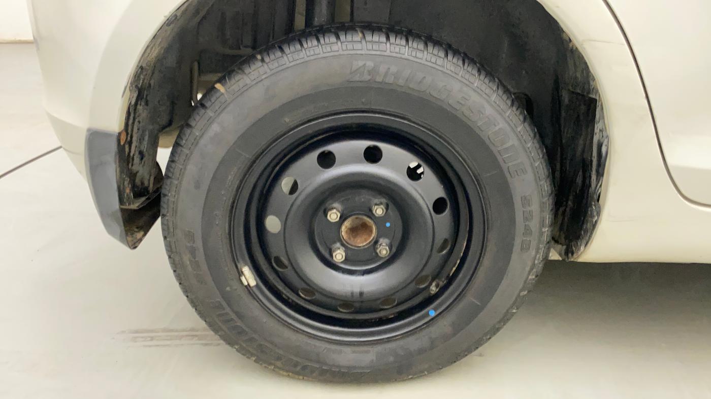 2013 Maruti Swift VXI, Petrol, Manual, 46,822 km, Right Rear Wheel