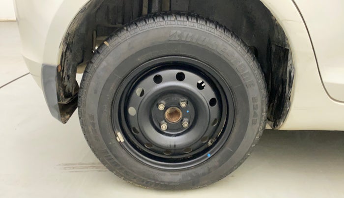 2013 Maruti Swift VXI, Petrol, Manual, 46,822 km, Right Rear Wheel