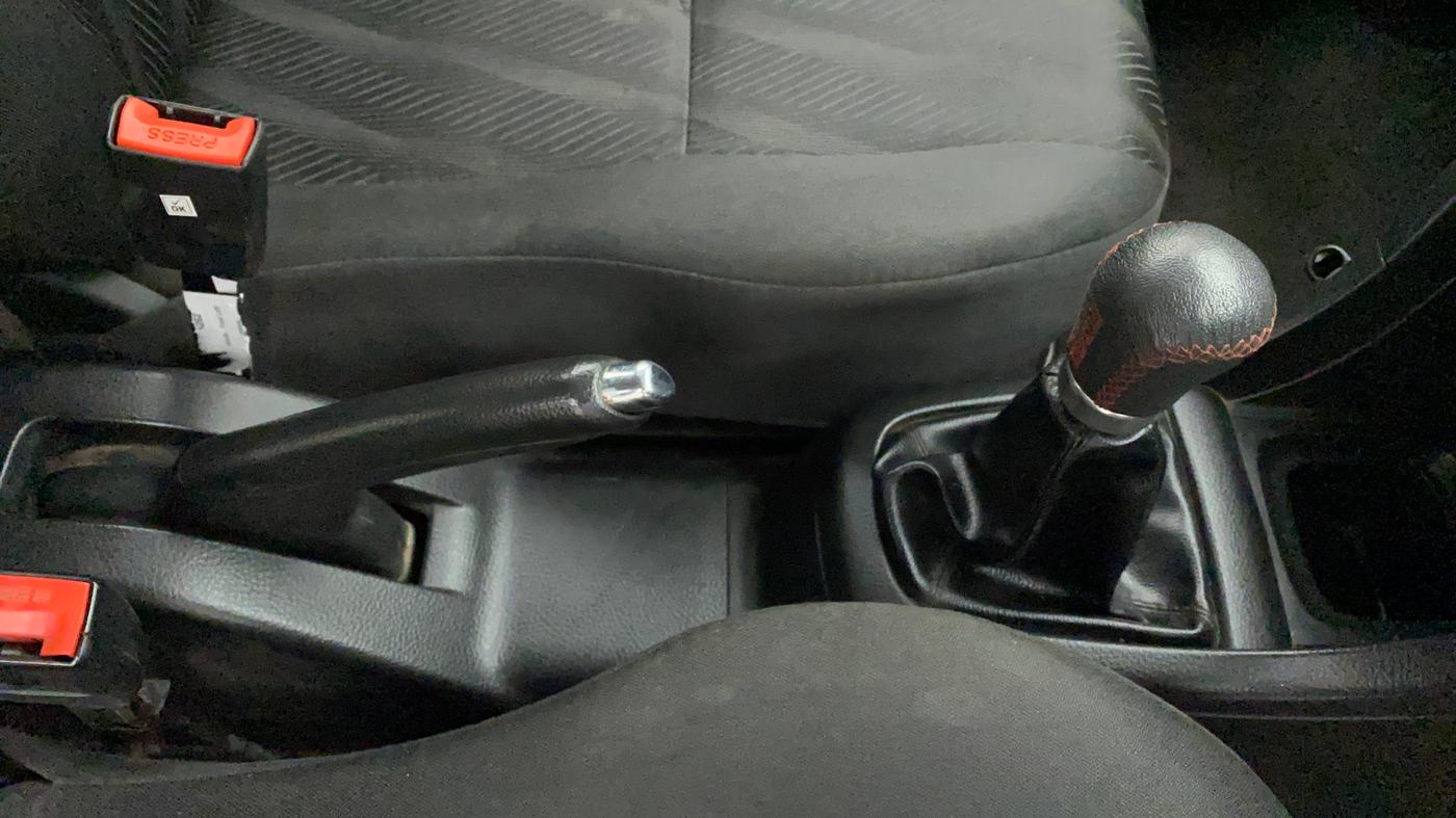 2013 Maruti Swift VXI, Petrol, Manual, 46,822 km, Gear Lever