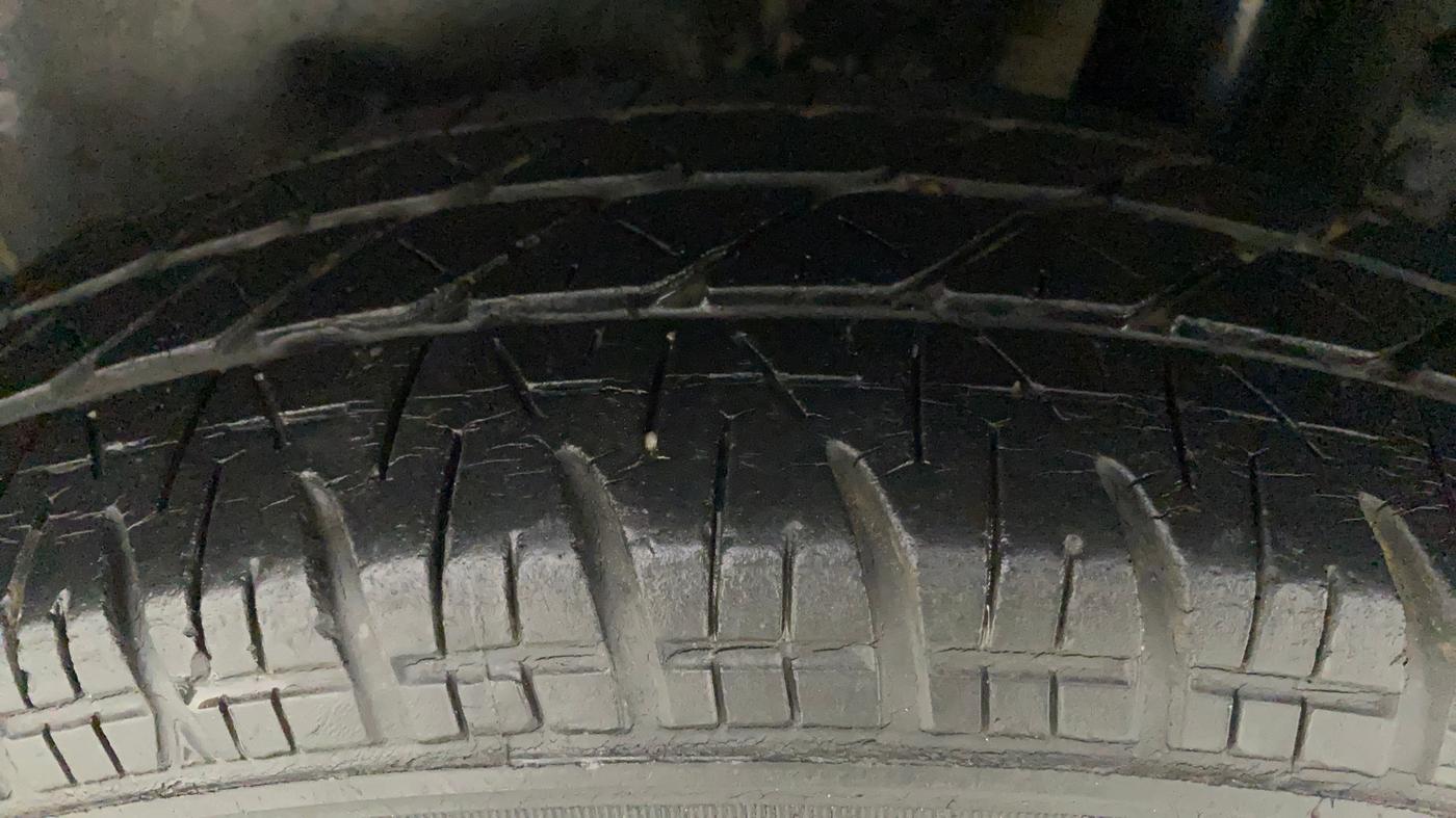 2013 Maruti Swift VXI, Petrol, Manual, 46,822 km, Left Rear Tyre Tread