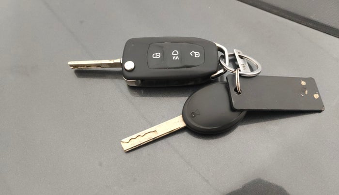 2020 Tata Tiago XZ PLUS PETROL, CNG, Manual, 60,510 km, Key Close Up