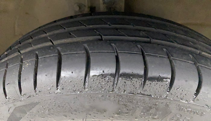2017 Maruti Wagon R 1.0 VXI AMT, Petrol, Automatic, 34,583 km, Right Front Tyre Tread
