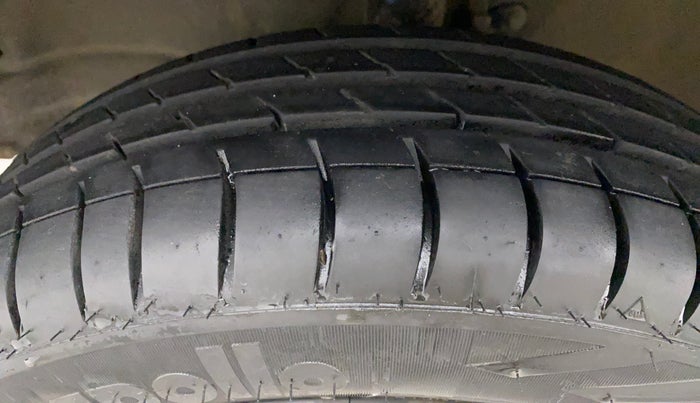 2017 Maruti Wagon R 1.0 VXI AMT, Petrol, Automatic, 34,583 km, Left Front Tyre Tread