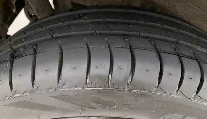 2017 Maruti Wagon R 1.0 VXI AMT, Petrol, Automatic, 34,583 km, Right Rear Tyre Tread