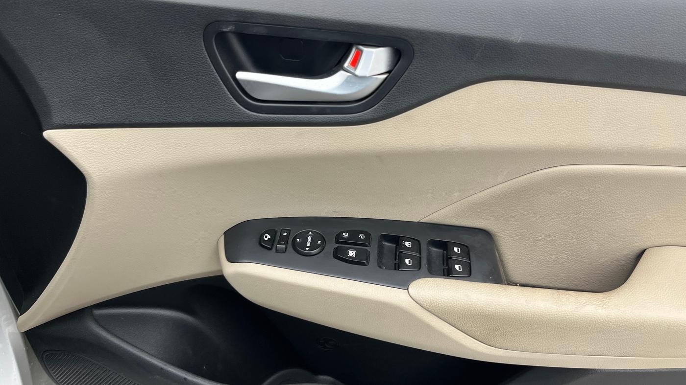 2018 Hyundai Verna 1.6 VTVT SX (O) AT, Petrol, Automatic, 46,247 km, Driver Side Door Panels Control