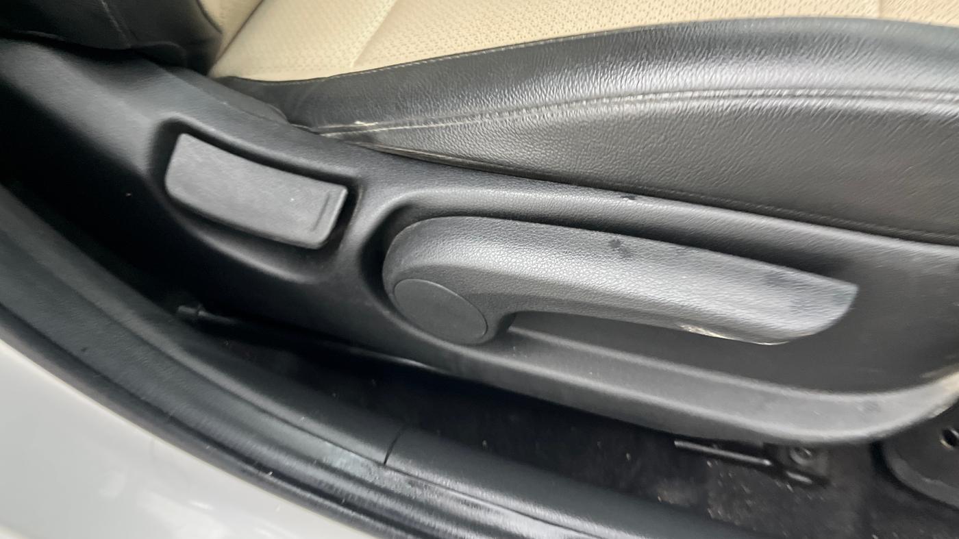 2018 Hyundai Verna 1.6 VTVT SX (O) AT, Petrol, Automatic, 46,247 km, Driver Side Adjustment Panel