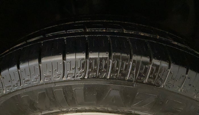 2018 Toyota YARIS V MT, Petrol, Manual, 97,410 km, Right Front Tyre Tread