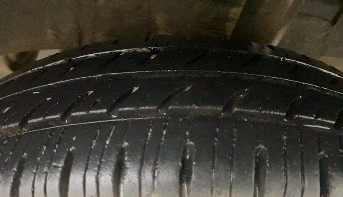 2016 Renault Kwid RXT 1.0 AMT, Petrol, Automatic, 42,049 km, Left Rear Tyre Tread