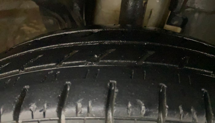 2016 Renault Kwid RXT 1.0 AMT, Petrol, Automatic, 42,049 km, Right Front Tyre Tread