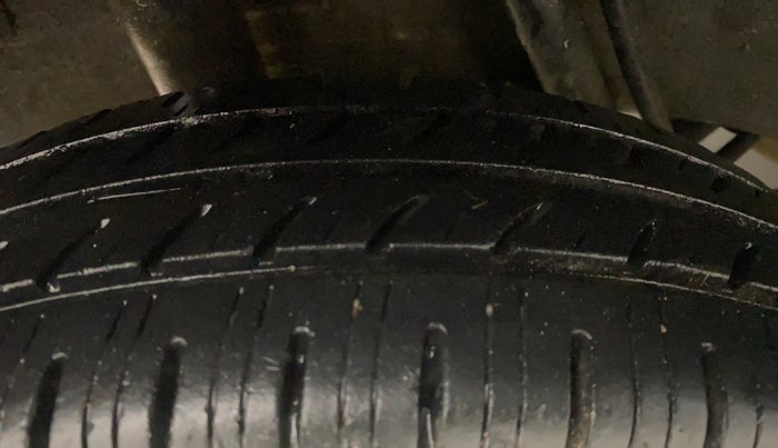 2016 Renault Kwid RXT 1.0 AMT, Petrol, Automatic, 42,049 km, Right Rear Tyre Tread