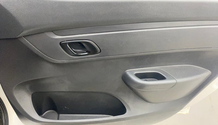 2016 Renault Kwid RXT 1.0 AMT, Petrol, Automatic, 42,049 km, Driver Side Door Panels Control