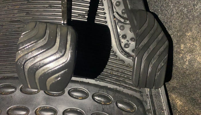 2016 Renault Kwid RXT 1.0 AMT, Petrol, Automatic, 42,049 km, Pedals