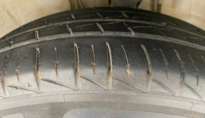 2021 Maruti Alto VXI, Petrol, Manual, 11,556 km, Left Front Tyre Tread