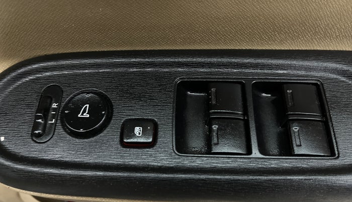 2014 Honda Amaze 1.2L I-VTEC SX, Petrol, Manual, 38,462 km, Driver Side Door Panels Control