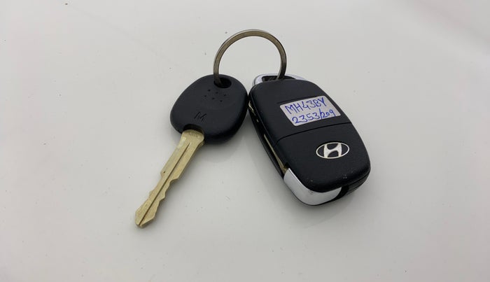 2021 Hyundai VENUE SX 1.0 TURBO IMT, Petrol, Manual, 3,835 km, Key Close Up