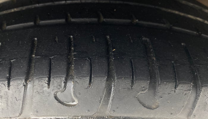 2014 Hyundai Xcent S 1.2, Petrol, Manual, 26,454 km, Right Rear Tyre Tread