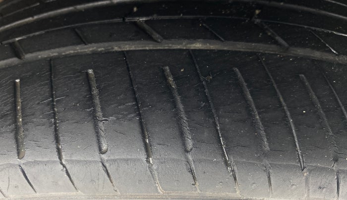 2014 Hyundai Xcent S 1.2, Petrol, Manual, 26,454 km, Left Rear Tyre Tread