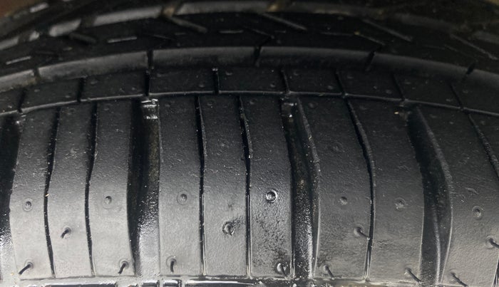 2014 Hyundai Xcent S 1.2, Petrol, Manual, 26,454 km, Right Front Tyre Tread