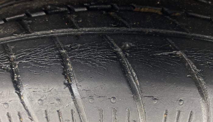 2014 Hyundai Xcent S 1.2, Petrol, Manual, 26,454 km, Left Front Tyre Tread