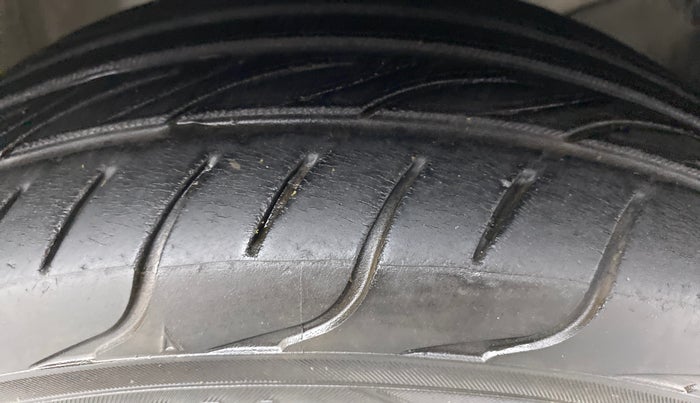 2013 Honda Amaze 1.2 VXMT I VTEC, Petrol, Manual, 82,083 km, Right Front Tyre Tread