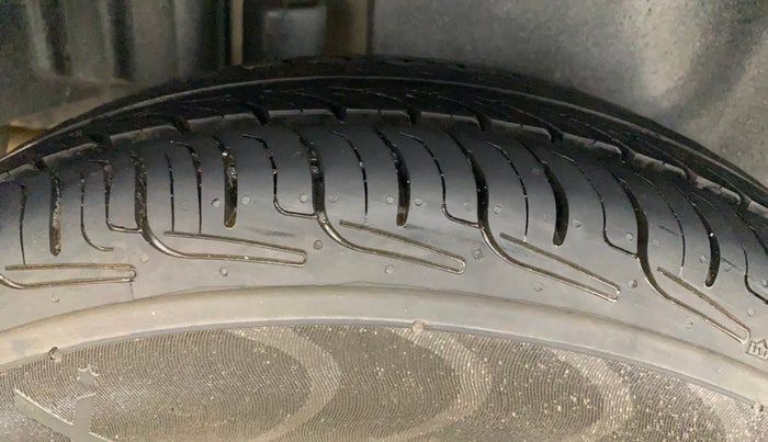 2015 Maruti Swift Dzire VXI, Petrol, Manual, 78,855 km, Right Rear Tyre Tread