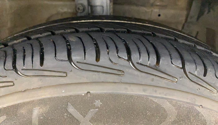 2015 Maruti Swift Dzire VXI, Petrol, Manual, 78,855 km, Right Front Tyre Tread