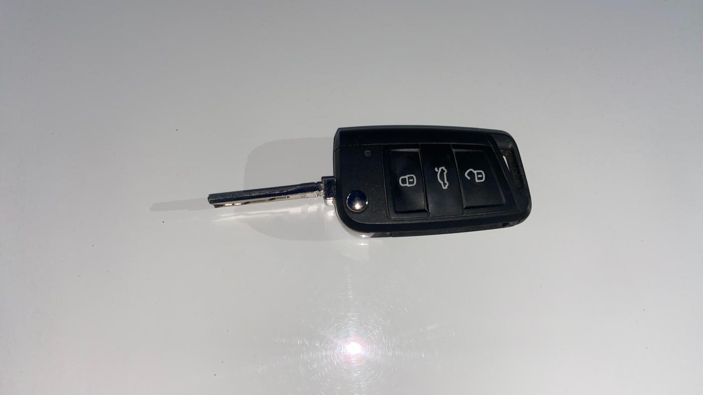 2022 Volkswagen VIRTUS HIGHLINE TSI 1.0 MT, Petrol, Manual, 79,865 km, Key Close Up