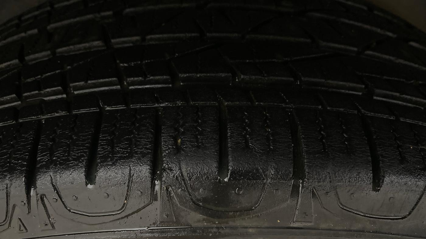 2018 Jeep Compass LIMITED 1.4 PETROL AT, Petrol, Automatic, 37,866 km, Right Rear Tyre Tread