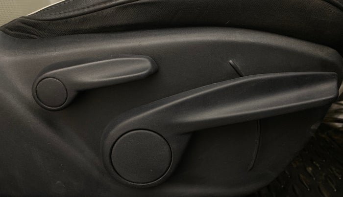 2018 Jeep Compass LIMITED 1.4 PETROL AT, Petrol, Automatic, 37,866 km, Driver Side Adjustment Panel