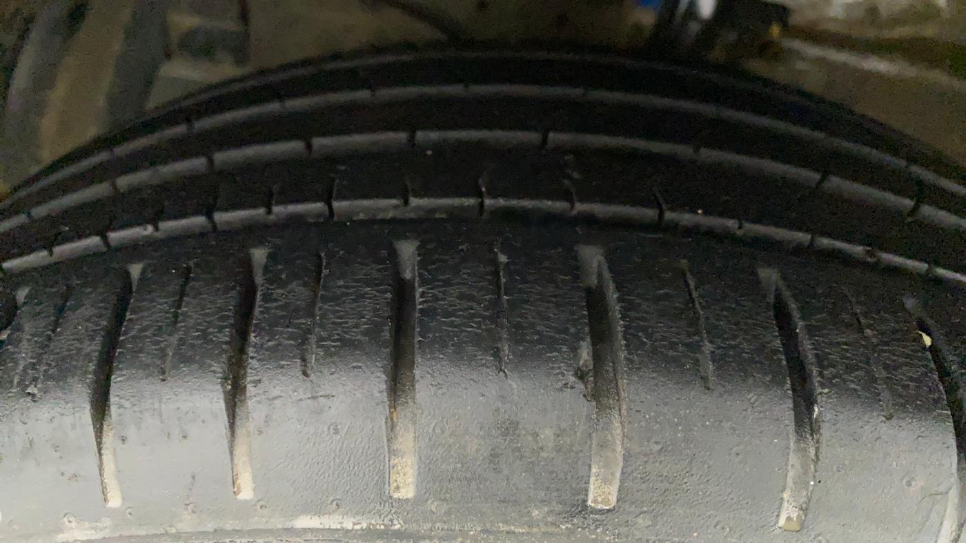 2020 Maruti Ciaz ALPHA 1.5 SHVS PETROL, Petrol, Manual, 27,344 km, Left Front Tyre Tread