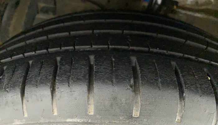 2020 Maruti Ciaz ALPHA 1.5 SHVS PETROL, Petrol, Manual, 27,344 km, Left Front Tyre Tread
