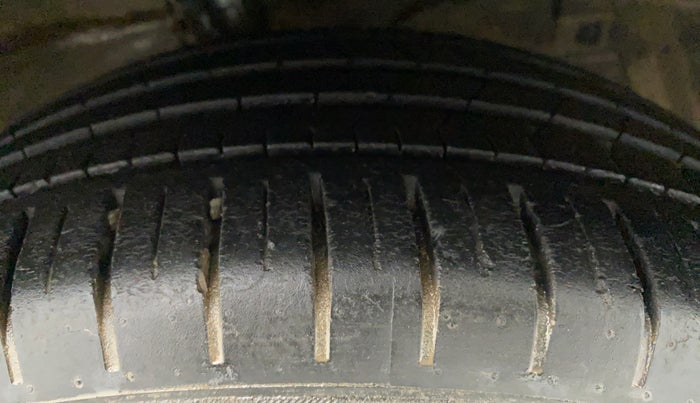 2020 Maruti Ciaz ALPHA 1.5 SHVS PETROL, Petrol, Manual, 27,344 km, Right Front Tyre Tread