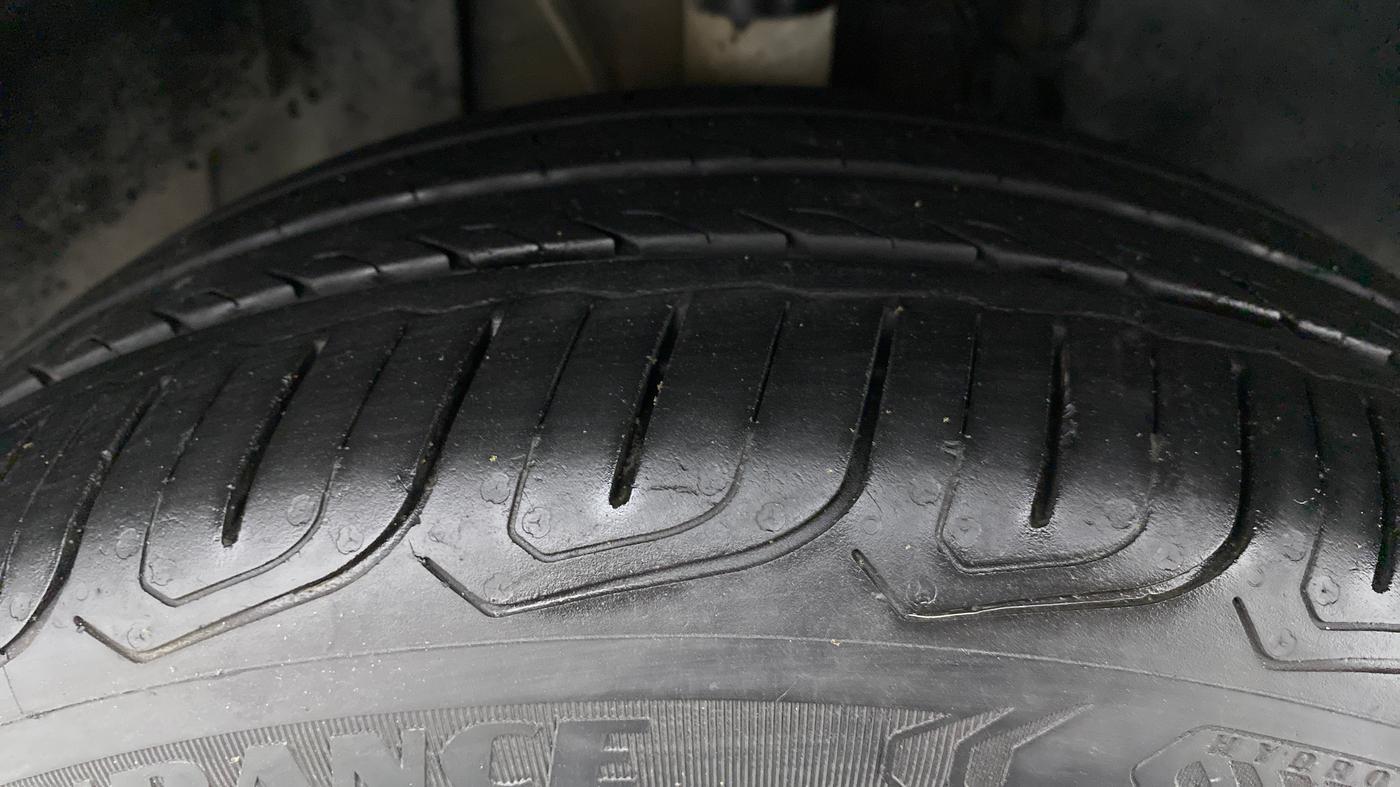 2021 Tata ALTROZ XZ PLUS PETROL DARK EDITION, Petrol, Manual, 30,933 km, Right Front Tyre Tread