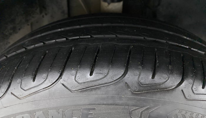 2021 Tata ALTROZ XZ PLUS PETROL DARK EDITION, Petrol, Manual, 30,933 km, Right Front Tyre Tread