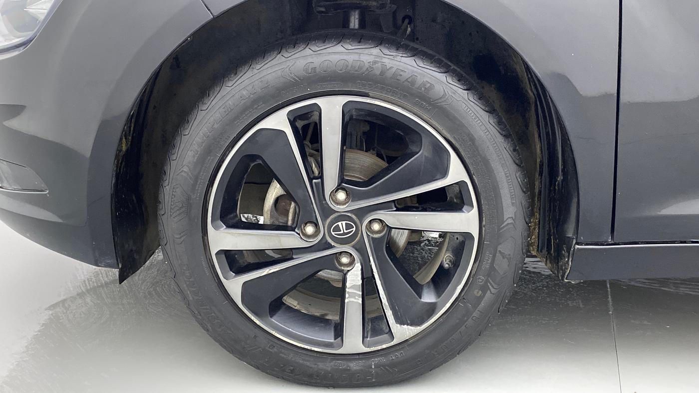 2021 Tata ALTROZ XZ PLUS PETROL DARK EDITION, Petrol, Manual, 30,933 km, Left Front Wheel
