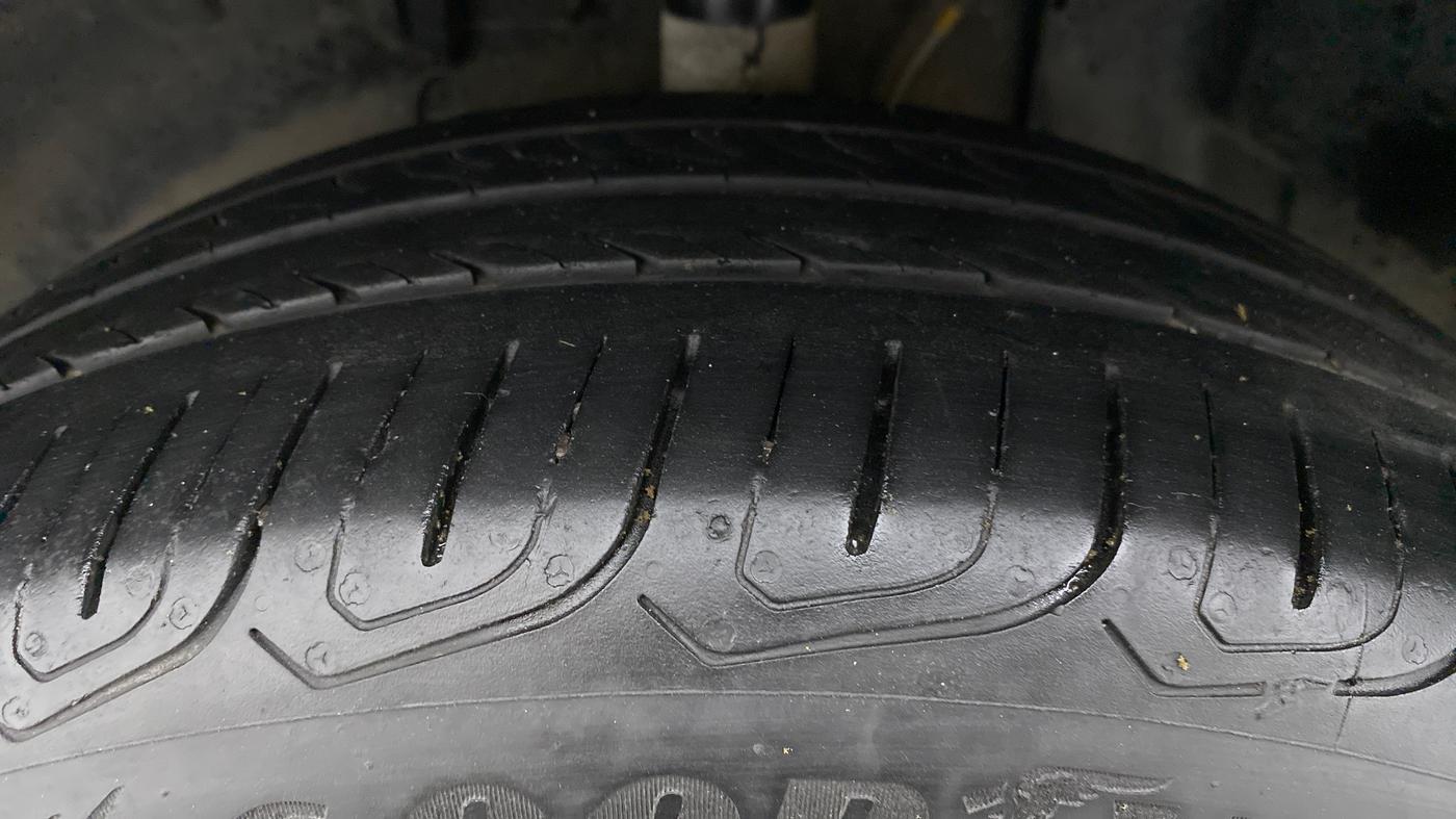 2021 Tata ALTROZ XZ PLUS PETROL DARK EDITION, Petrol, Manual, 30,933 km, Left Front Tyre Tread