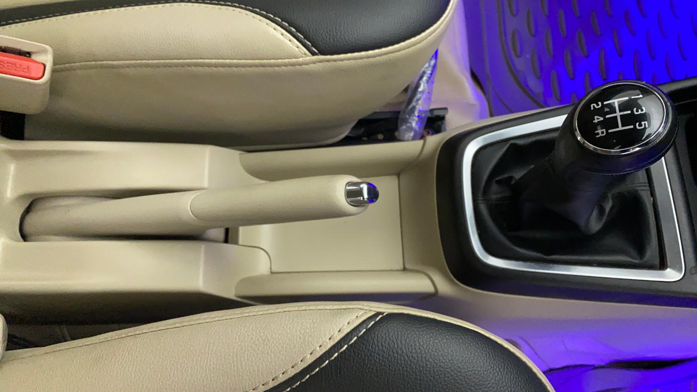 2017 Maruti Dzire VDI, Diesel, Manual, 42,829 km, Gear Lever