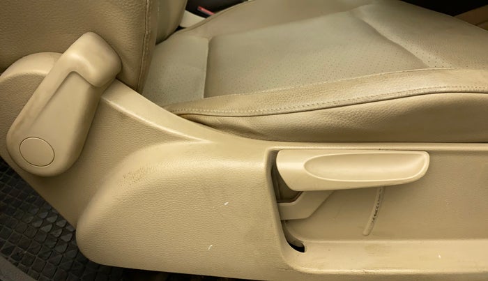 2017 Volkswagen Vento HIGHLINE PLUS 1.2 AT 16 ALLOY, Petrol, Automatic, 95,879 km, Driver Side Adjustment Panel
