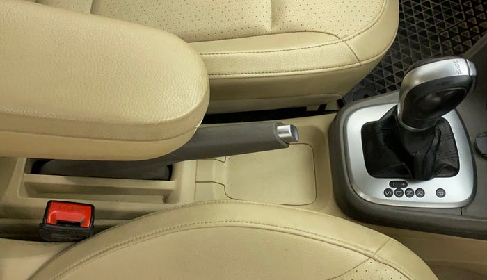 2017 Volkswagen Vento HIGHLINE PLUS 1.2 AT 16 ALLOY, Petrol, Automatic, 95,879 km, Gear Lever