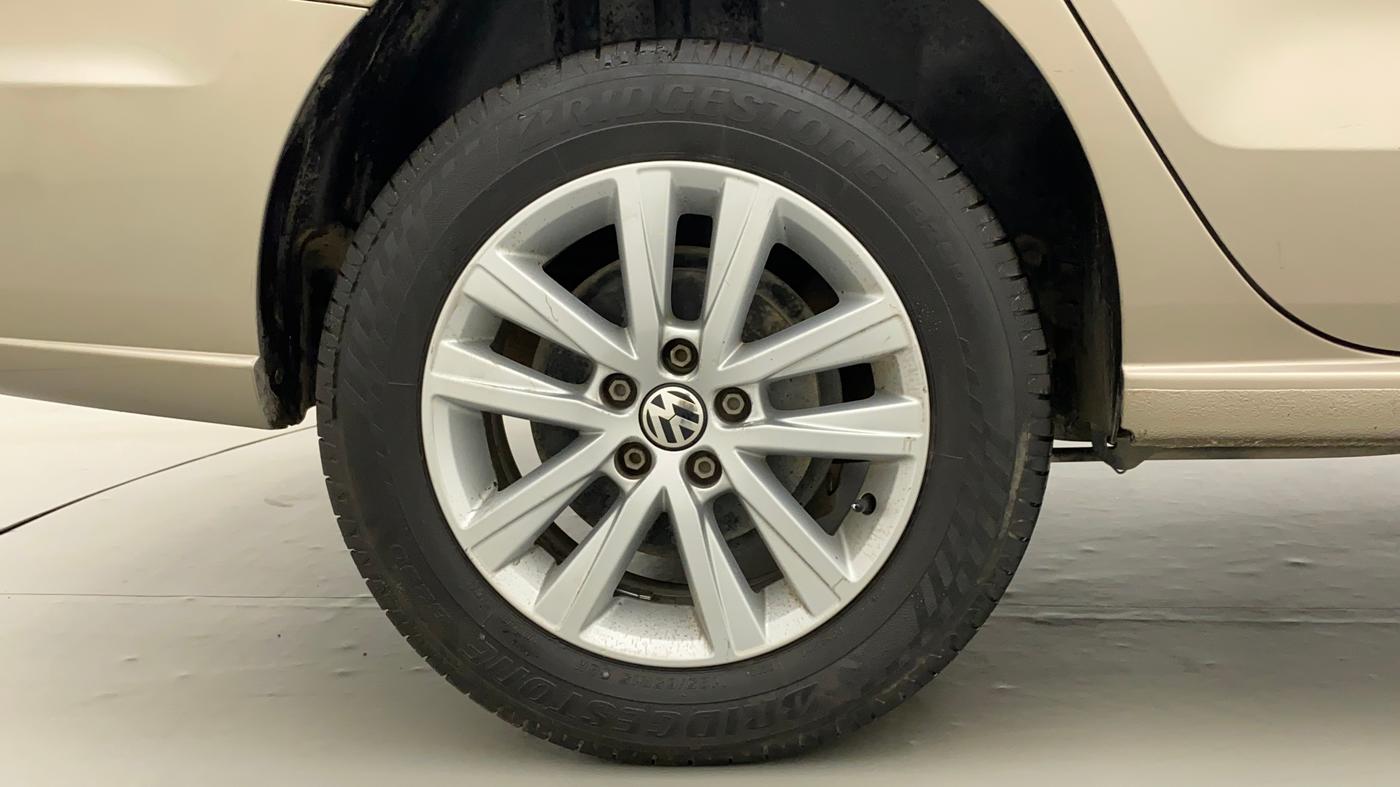 2017 Volkswagen Vento HIGHLINE PLUS 1.2 AT 16 ALLOY, Petrol, Automatic, 95,879 km, Right Rear Wheel
