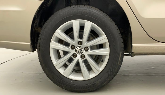 2017 Volkswagen Vento HIGHLINE PLUS 1.2 AT 16 ALLOY, Petrol, Automatic, 95,879 km, Right Rear Wheel