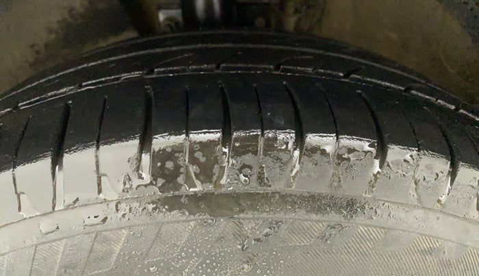 2017 Volkswagen Vento HIGHLINE PLUS 1.2 AT 16 ALLOY, Petrol, Automatic, 95,879 km, Left Front Tyre Tread