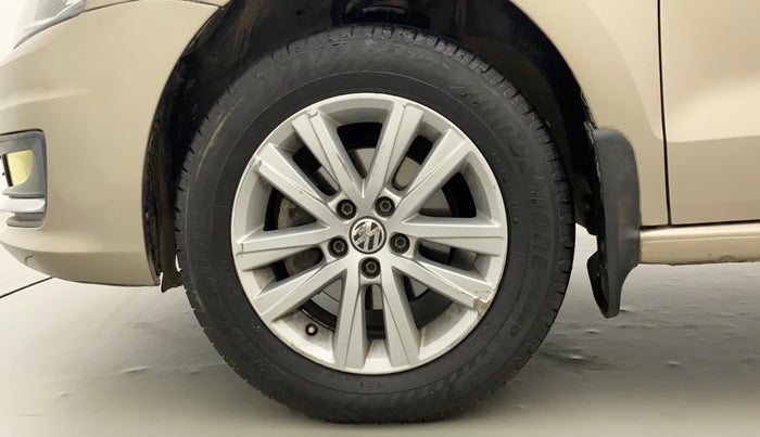 2017 Volkswagen Vento HIGHLINE PLUS 1.2 AT 16 ALLOY, Petrol, Automatic, 95,879 km, Left Front Wheel
