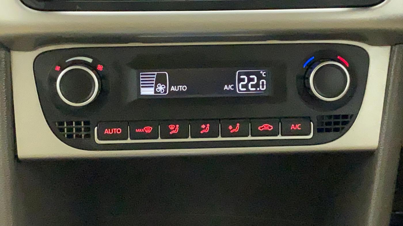 2017 Volkswagen Vento HIGHLINE PLUS 1.2 AT 16 ALLOY, Petrol, Automatic, 95,879 km, Automatic Climate Control