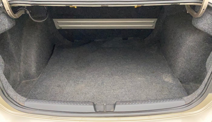 2017 Volkswagen Vento HIGHLINE PLUS 1.2 AT 16 ALLOY, Petrol, Automatic, 95,879 km, Boot Inside