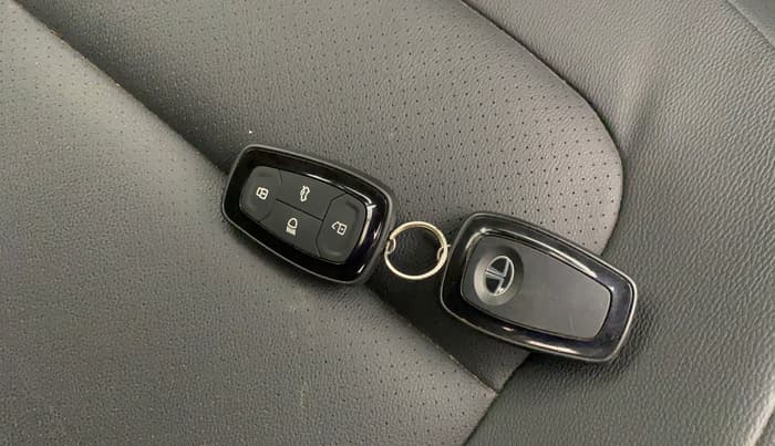 2020 Tata Harrier XZA PLUS 2.0L, Diesel, Automatic, 44,628 km, Key Close Up