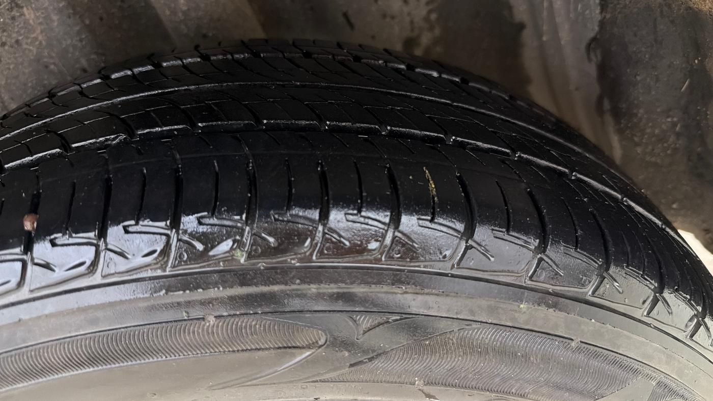 2017 Volkswagen Polo HIGHLINE1.2L, Petrol, Manual, 67,595 km, Left Rear Tyre Tread
