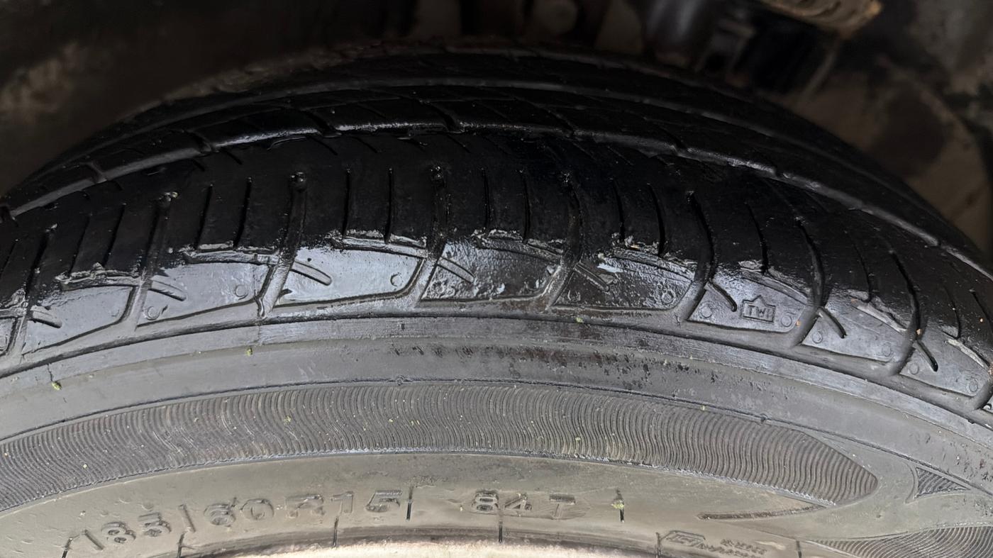 2017 Volkswagen Polo HIGHLINE1.2L, Petrol, Manual, 67,595 km, Left Front Tyre Tread